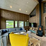 Modern Skeikampen With Ski-in Out Cross Country Trails & Great View